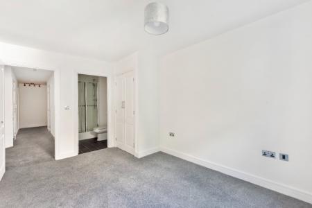 2 bedroom Flat to let in Imperial Lane, Cheltenham, GL50