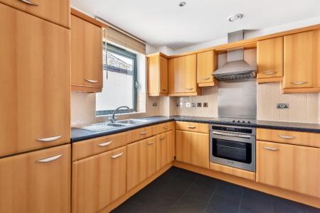 2 bedroom Flat to let in Imperial Lane, Cheltenham, GL50