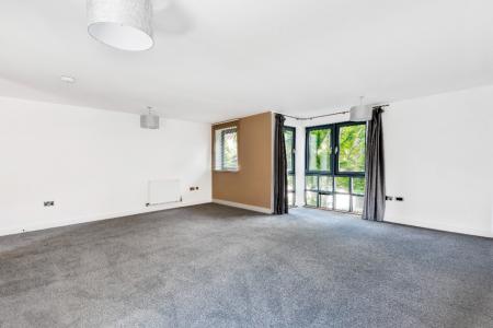 2 bedroom Flat to let in Imperial Lane, Cheltenham, GL50