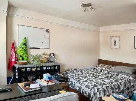 1 bedroom Studio flat to let in High Street, Lower High Street, Cheltenham, GL50
