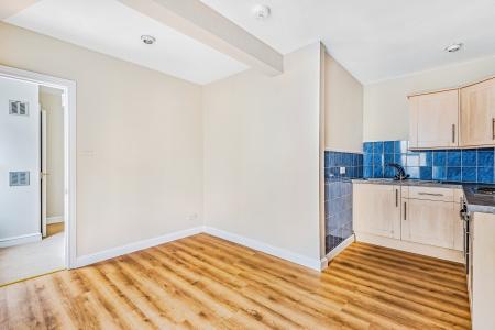 2 bedroom Flat to let in Prestbury Road, Cheltenham, GL52