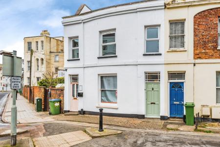 2 bedroom Flat to let in Prestbury Road, Cheltenham, GL52