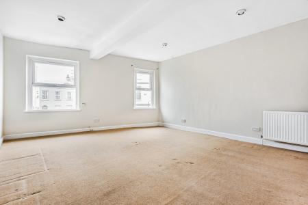2 bedroom Flat to let in Prestbury Road, Cheltenham, GL52