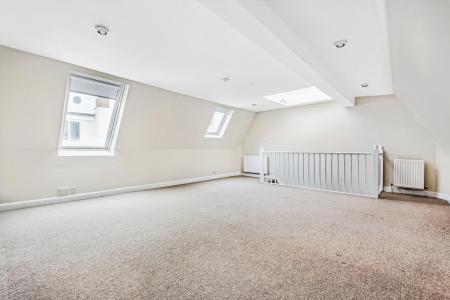 2 bedroom Flat to let in Prestbury Road, Cheltenham, GL52