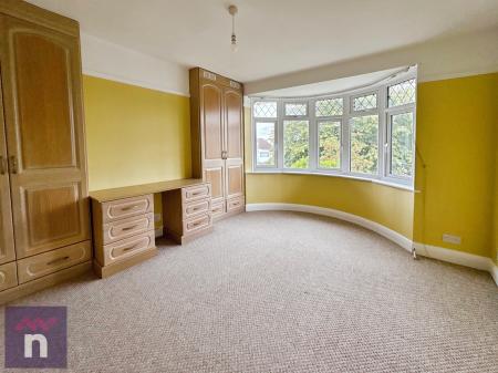 3 bedroom Semi-detached house to let in The Grove, Cheltenham, GL52