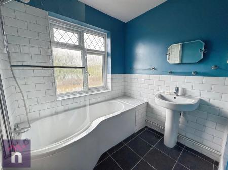 3 bedroom Semi-detached house to let in The Grove, Cheltenham, GL52