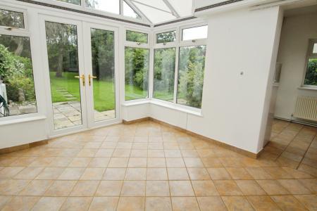 3 bedroom Semi-detached house to let in The Grove, Cheltenham, GL52