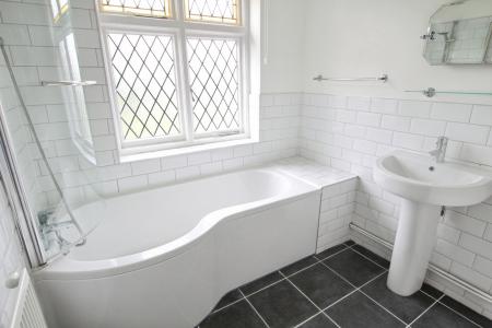 3 bedroom Semi-detached house to let in The Grove, Cheltenham, GL52