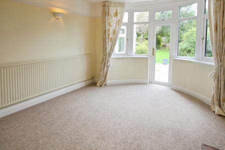 3 bedroom Semi-detached house to let in The Grove, Cheltenham, GL52