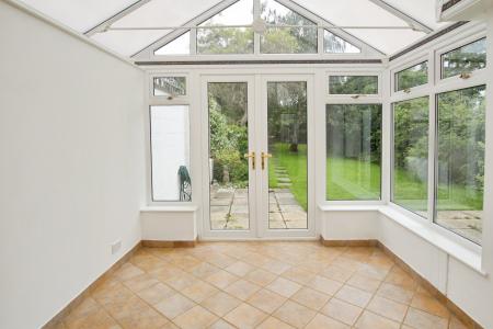 3 bedroom Semi-detached house to let in The Grove, Cheltenham, GL52