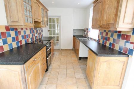 3 bedroom Semi-detached house to let in The Grove, Cheltenham, GL52