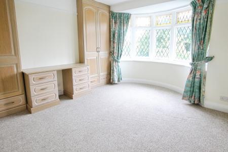 3 bedroom Semi-detached house to let in The Grove, Cheltenham, GL52
