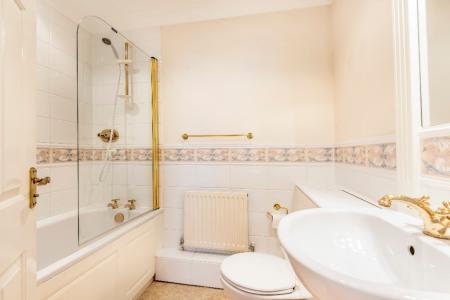 3 bedroom Flat to let in The Broad Walk, Imperial Square, Cheltenham, GL50