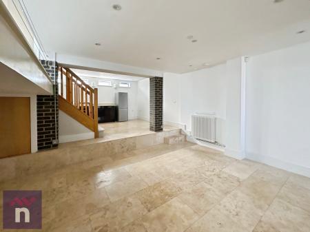 2 bedroom Mews house to let in Back Albert Place, Pittville, Cheltenham, GL52