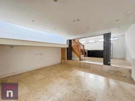 2 bedroom Mews house to let in Back Albert Place, Pittville, Cheltenham, GL52