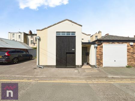 2 bedroom Mews house to let in Back Albert Place, Pittville, Cheltenham, GL52