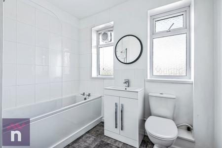 3 bedroom Flat to let in Lansdown Road, Lansdown, Cheltenham, GL51