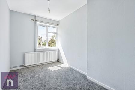 3 bedroom Flat to let in Lansdown Road, Lansdown, Cheltenham, GL51