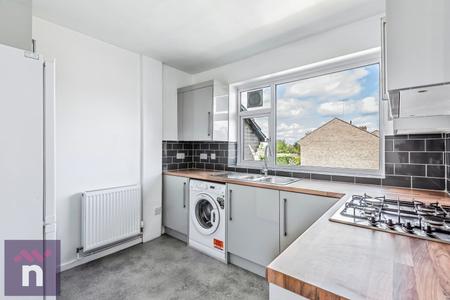 3 bedroom Flat to let in Lansdown Road, Lansdown, Cheltenham, GL51
