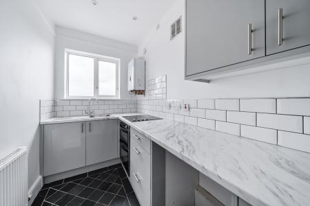 2 bedroom Maisonette to let in Elmfield Avenue, Cheltenham, GL51