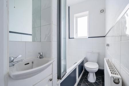 2 bedroom Maisonette to let in Elmfield Avenue, Cheltenham, GL51