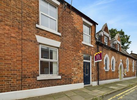 1 bedroom Studio flat to let in Church Street, Newtown, Chester, CH1