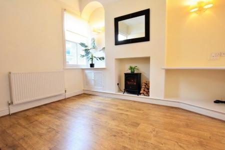 2 bedroom Town house to let in Duke Street, Chester, CH1