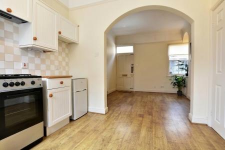 2 bedroom Town house to let in Duke Street, Chester, CH1