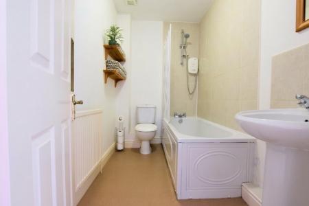 2 bedroom Town house to let in Duke Street, Chester, CH1