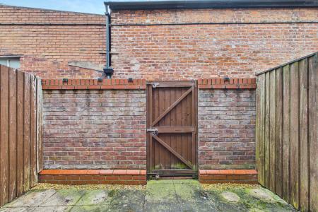 2 bedroom Terraced House to let in Pickering Mews, Hoole, Chester, CH2