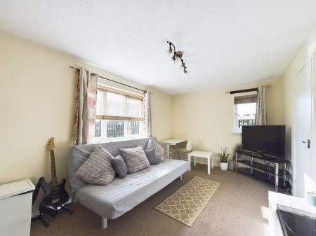 2 bedroom Flat to let in Wetherby Close, Chester, CH1