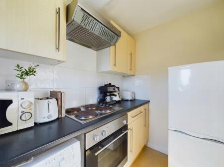 2 bedroom Flat to let in Wetherby Close, Chester, CH1