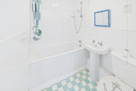 2 bedroom Flat to let in Wetherby Close, Chester, CH1