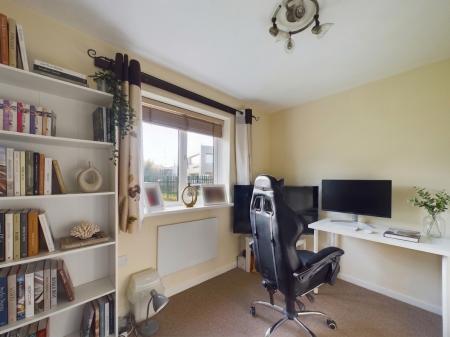2 bedroom Flat to let in Wetherby Close, Chester, CH1