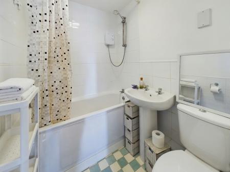 2 bedroom Flat to let in Wetherby Close, Chester, CH1