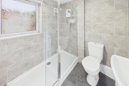 2 bedroom Terraced House to let in Station View, Hoole, Chester, CH2