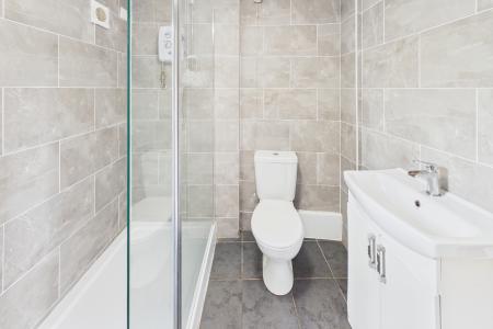 2 bedroom Terraced House to let in Station View, Hoole, Chester, CH2