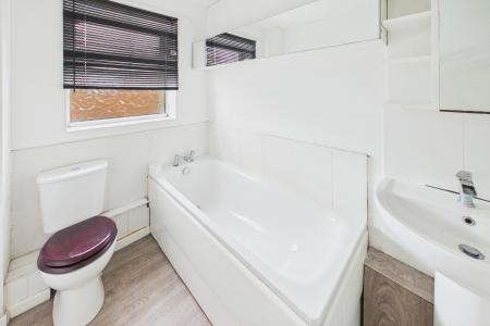 2 bedroom Terraced House to let in Station View, Hoole, Chester, CH2