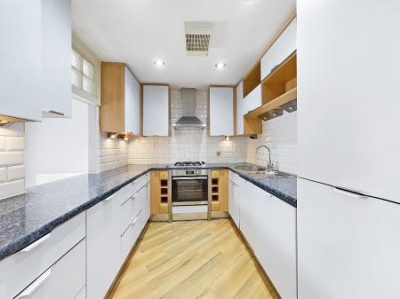 2 bedroom Flat to let in New Crane Street, Chester, CH1