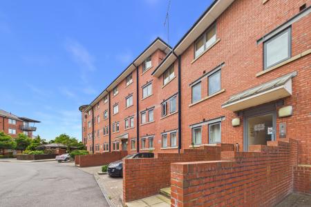 2 bedroom Flat to let in New Crane Street, Chester, CH1