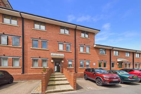 2 bedroom Flat to let in New Crane Street, Chester, CH1
