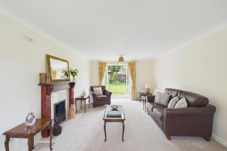 4 bedroom Detached house to let in Nickolson Close, Mickle Trafford, CH2