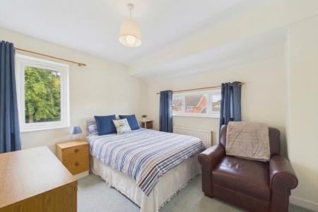 4 bedroom Detached house to let in Nickolson Close, Mickle Trafford, CH2