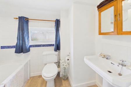 4 bedroom Detached house to let in Nickolson Close, Mickle Trafford, CH2