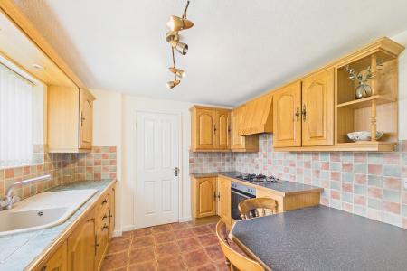 4 bedroom Detached house to let in Nickolson Close, Mickle Trafford, CH2