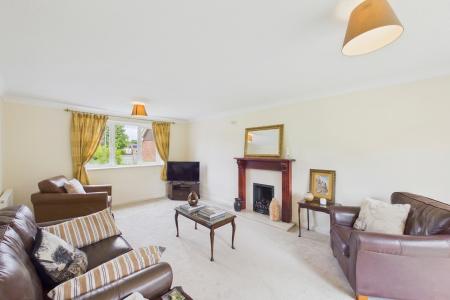 4 bedroom Detached house to let in Nickolson Close, Mickle Trafford, CH2