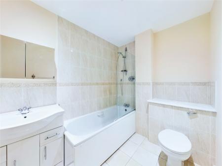 2 bedroom Flat to let in Hopkinson Court, Walls Avenue, Chester, CH1