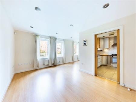 2 bedroom Flat to let in Hopkinson Court, Walls Avenue, Chester, CH1