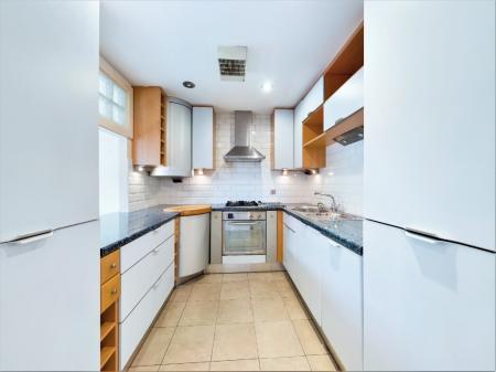 2 bedroom Flat to let in Hopkinson Court, Walls Avenue, Chester, CH1