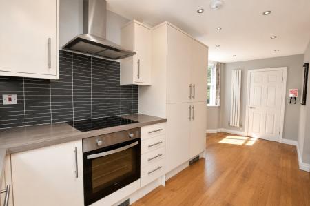 4 bedroom Semi-detached house to let in Woodlands Drive, Hoole, Chester, CH2